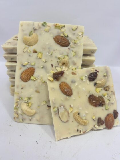 White Bar nut's & fruit chocolate