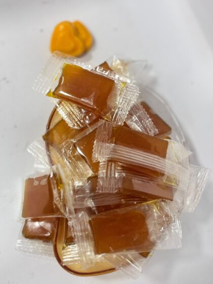 Mango pulp toffee
